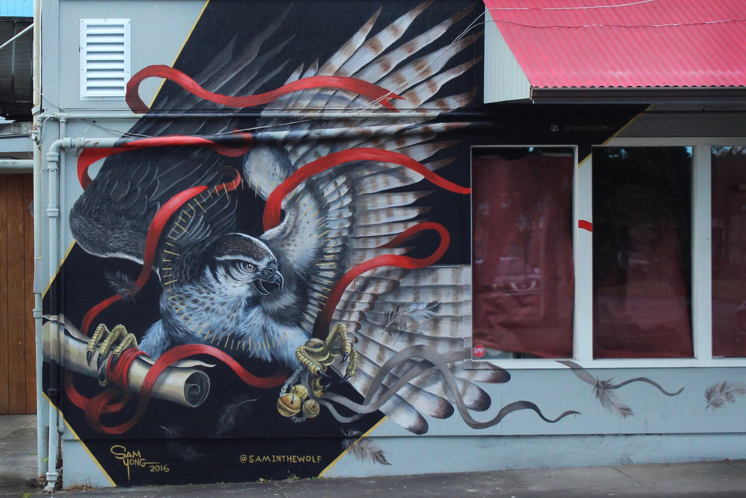 MURAL BY SAM YONG ( @SAMINTHEWOLF ) ON THE CORNER OF PONAHAWAI AND KINOOLE IN DOWNTOWN HILO. 