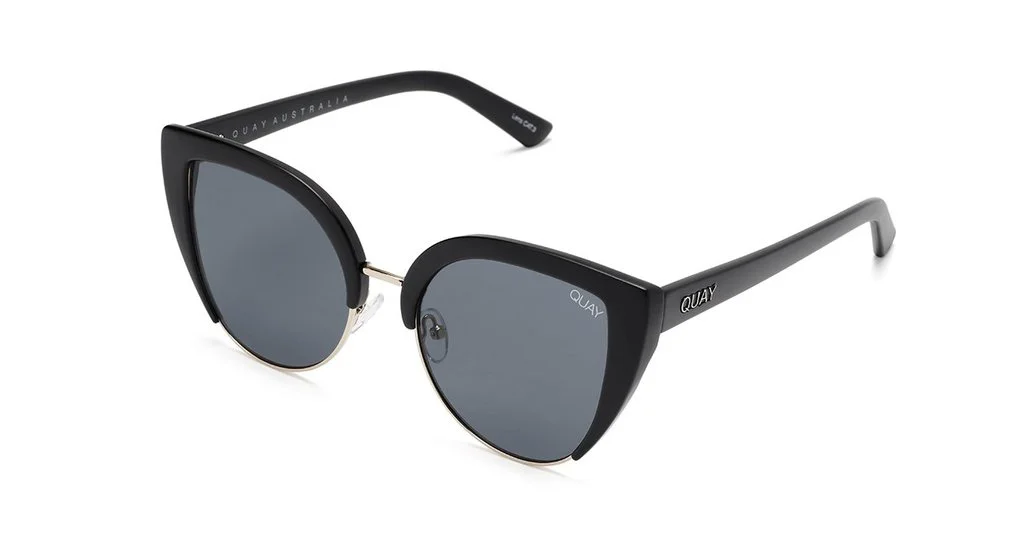 QUAY_OH_MY_DAZE_MAT_BLK_GOLD_SMK_LENS_3_QTR_1024x1024.jpg