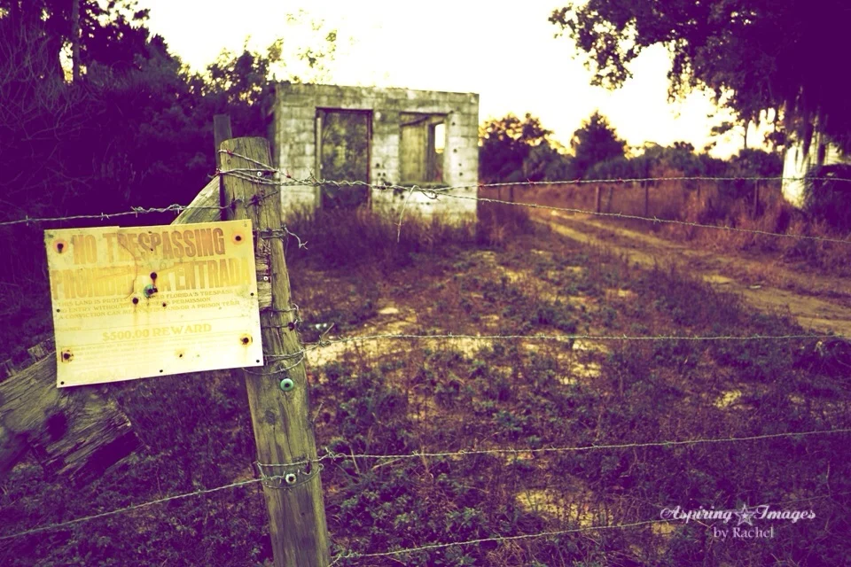 2011-01-11_StLukes_Graveyard_Abandon_Bldg-web