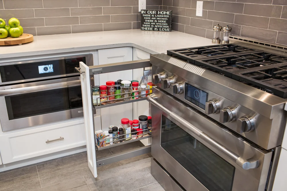 Kitchen by Robinwood Kitchens (Plain & Fancy Custom Cabinetry)
