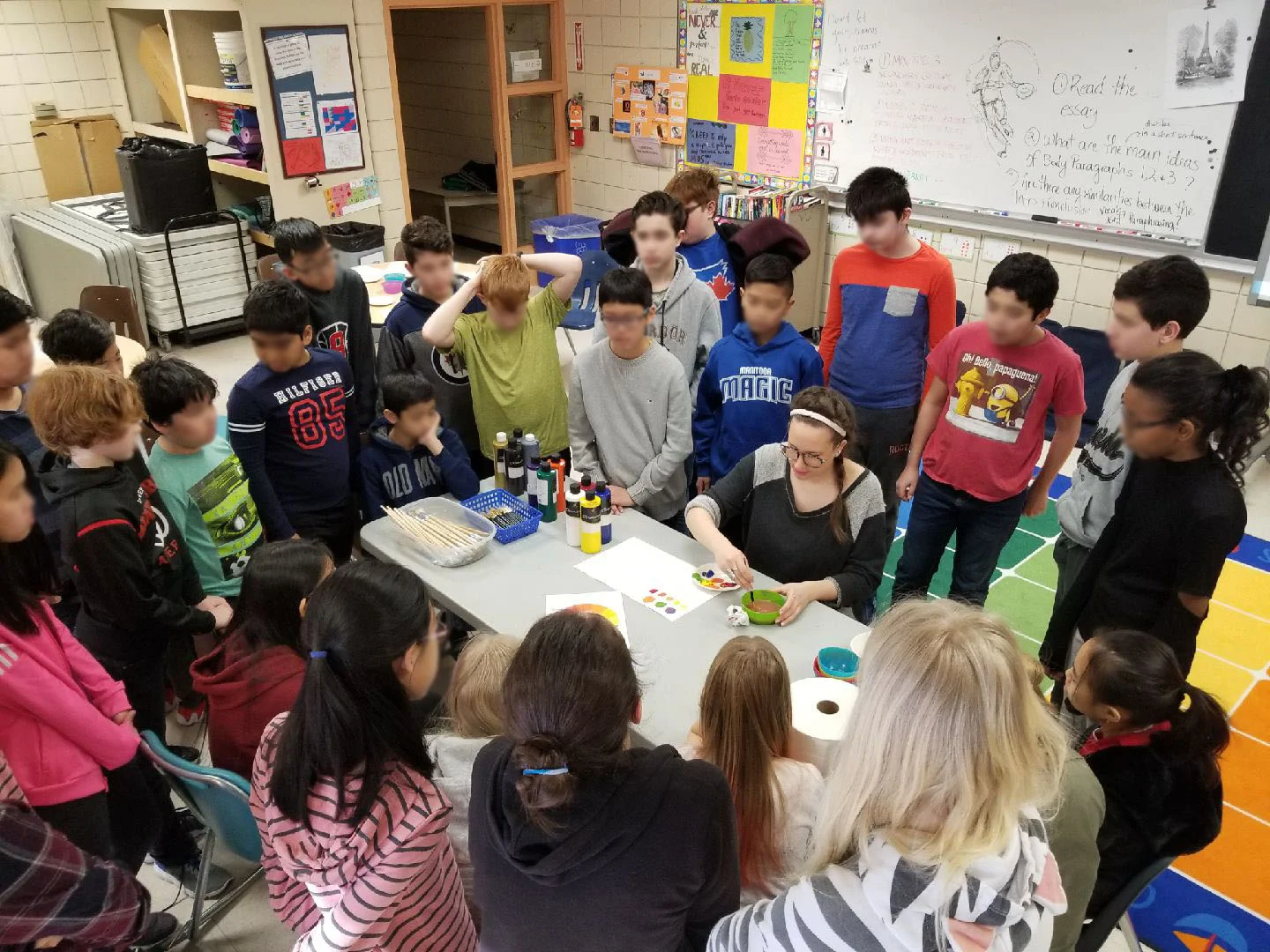 Demonstrating a mixing and gradient technique for a grade 7 class.