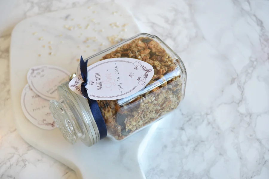 DIY HOMEMADE GRANOLA WEDDING FAVORS — KENDRA FOUND IT