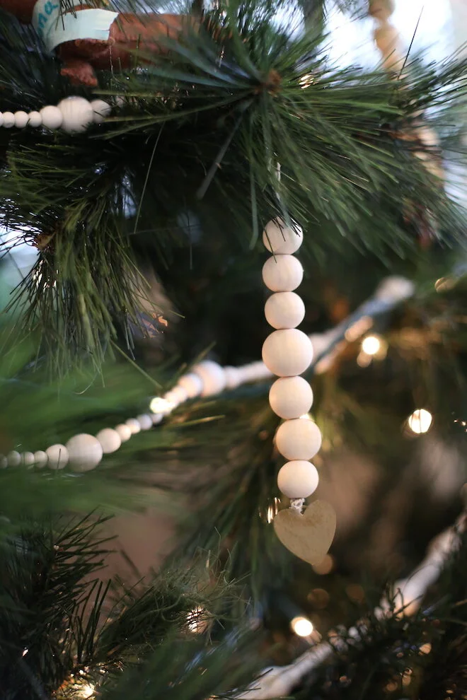 NEUTRAL, MINIMALIST DIY  WOOD BEAD CHRISTMAS ORNAMENTS