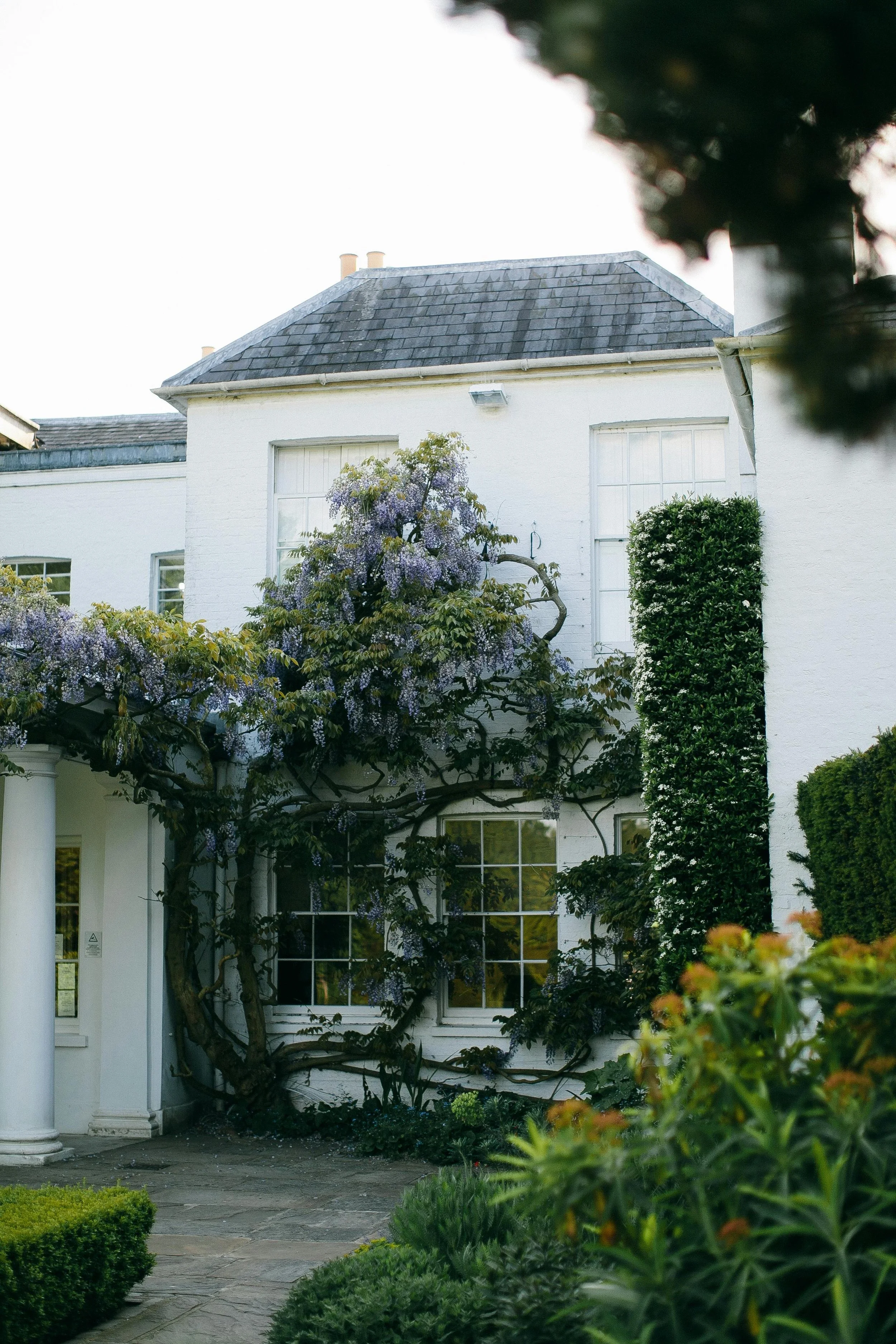 9 WAYS TO SPRUCE UP THE EXTERIOR OF YOUR HOME 