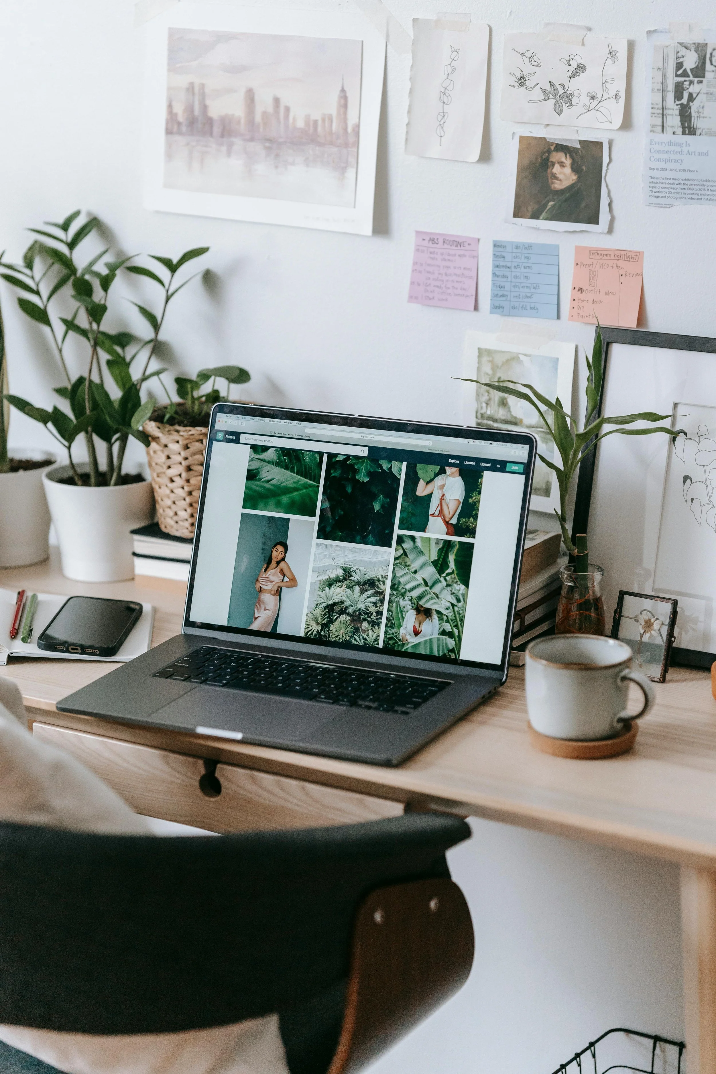 SETTING UP YOUR OFFICE? HERE'S A LIST OF FURNITURE PIECES THAT ARE A MUST FOR YOUR WORKSPACE
