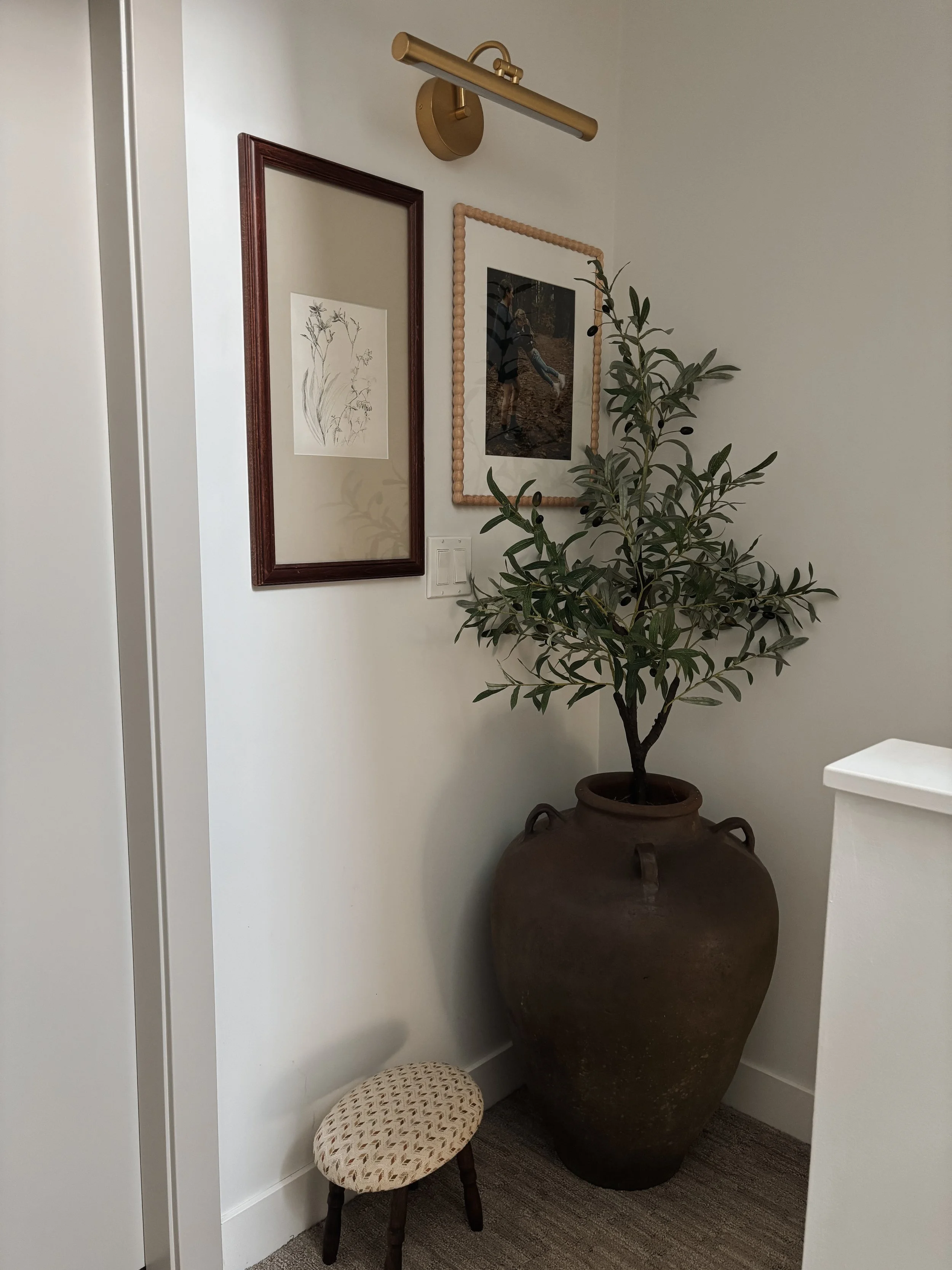 THE BEST BATTERY POWERED PICTURE LIGHT FOR YOUR ARTWORK