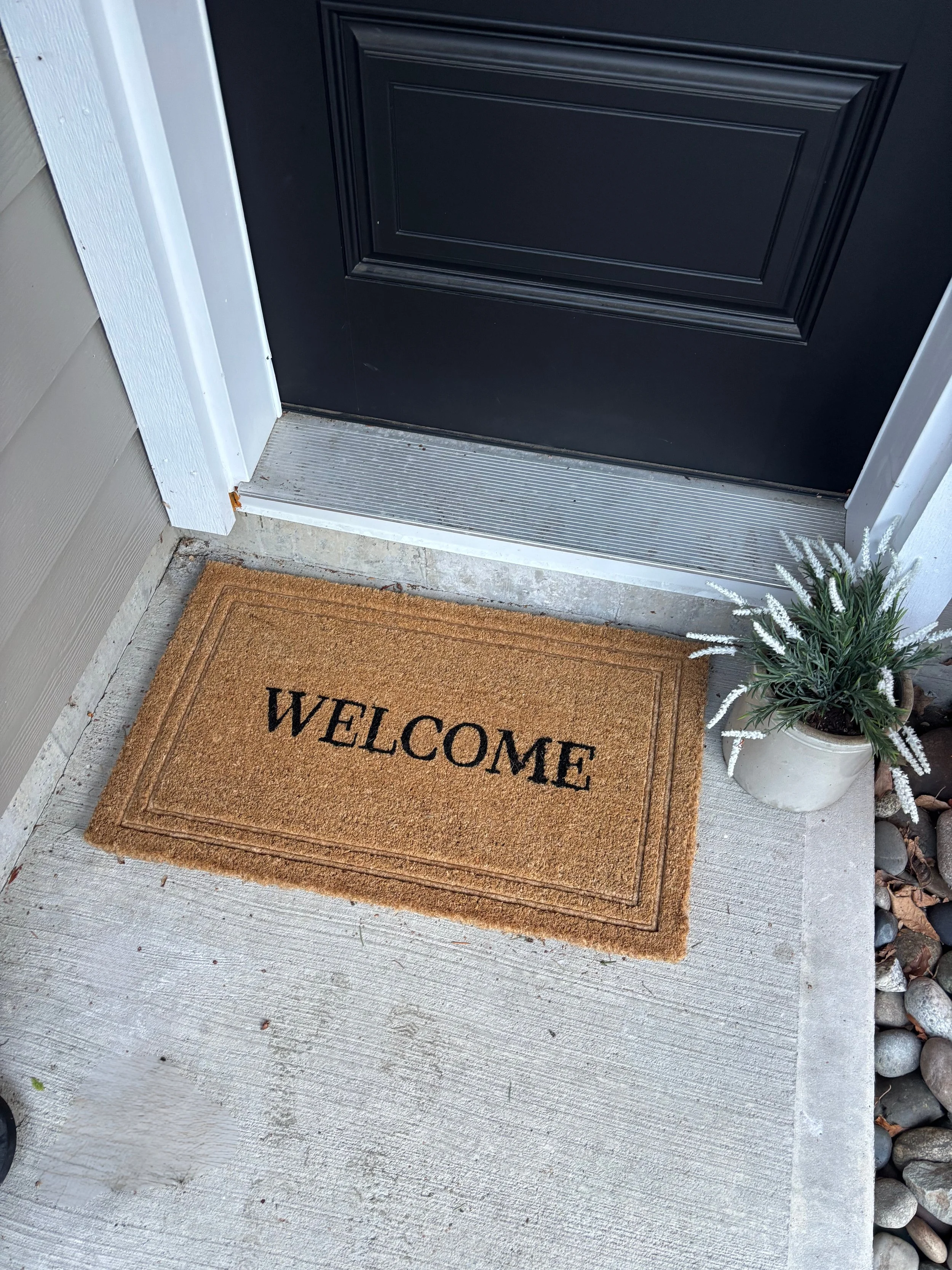 how to decorate with a small budget.jpg