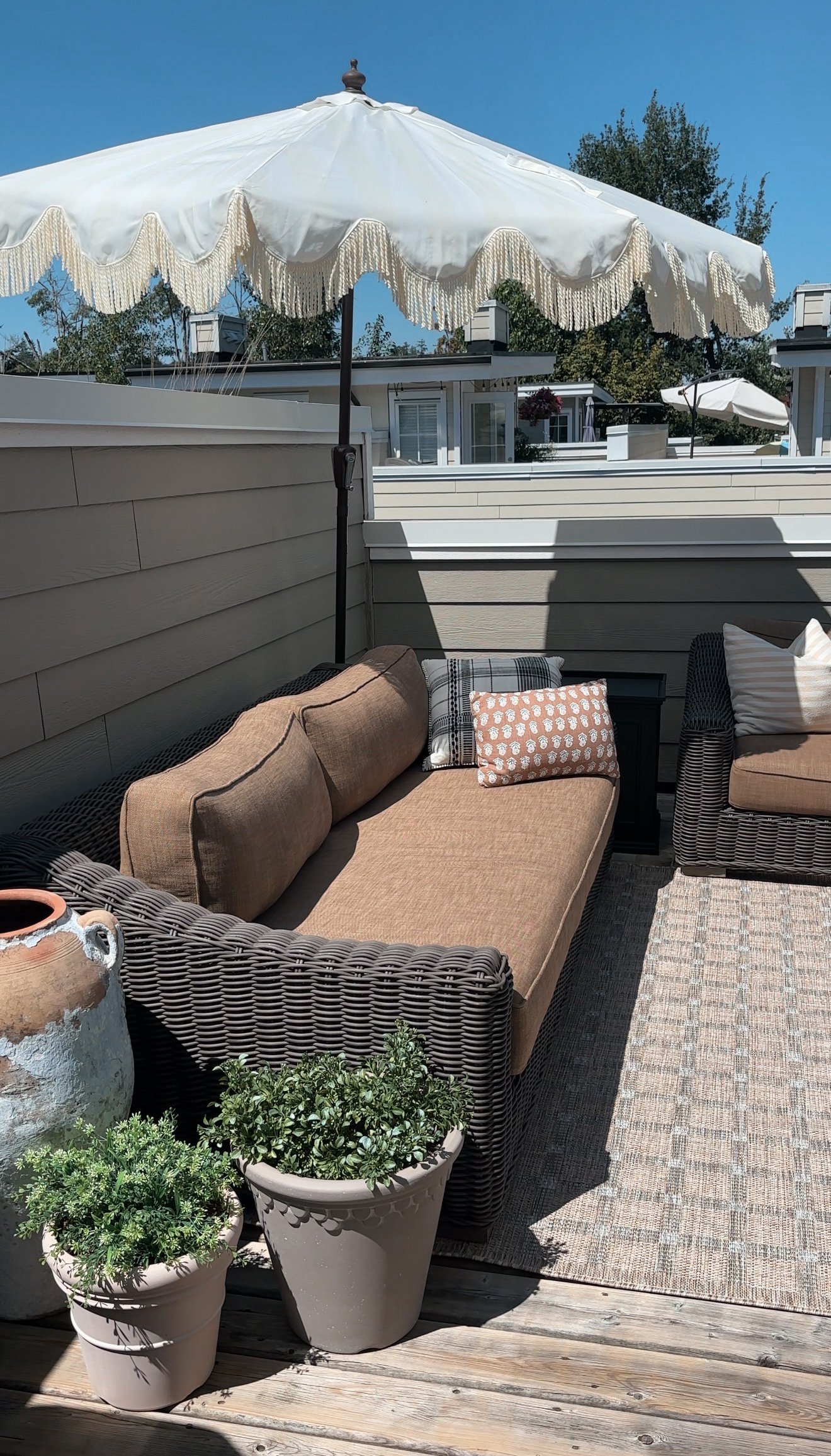 half umbrella for small patios, backyards, and balconies.JPG