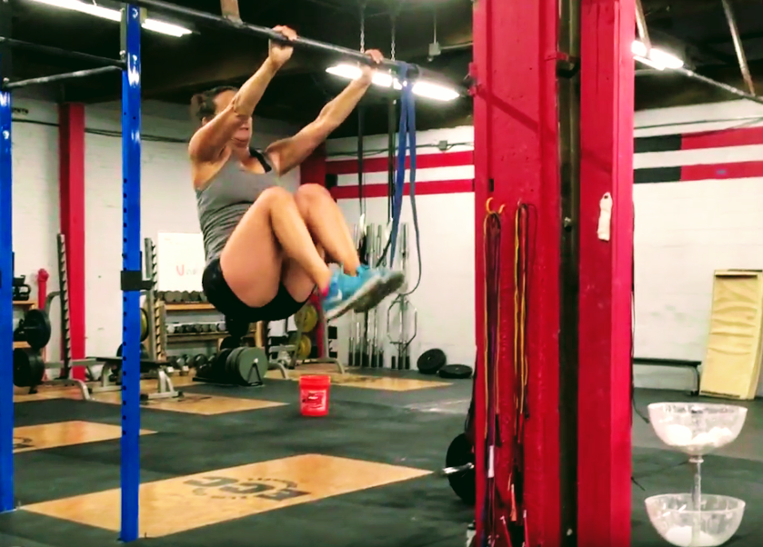 Nicole makes kipping knee-ups look easy on Tuesday!
