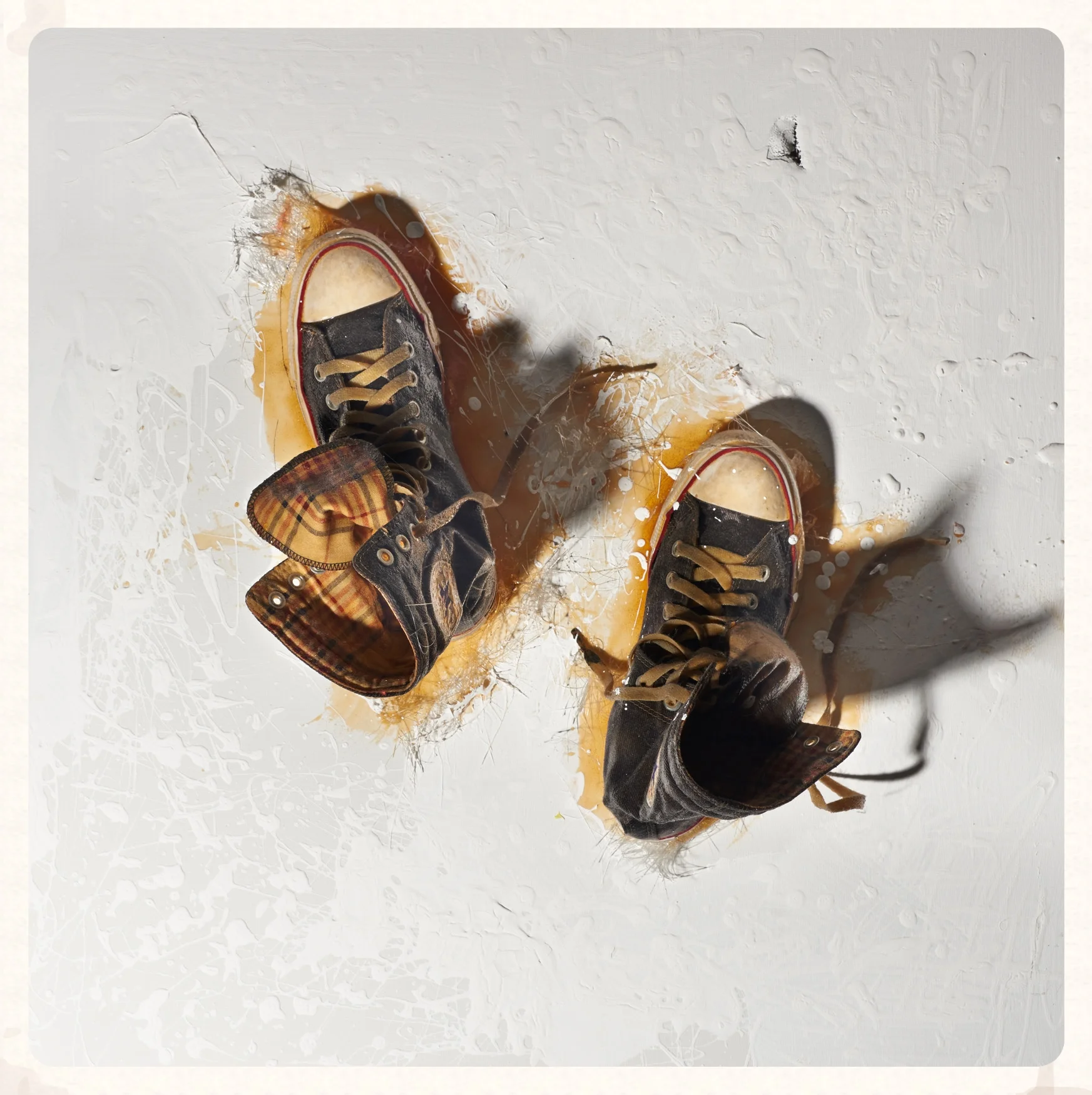 IN MY SHOES #1 | Acrylic & Resin on Canvas | Dim. 80*80 cm