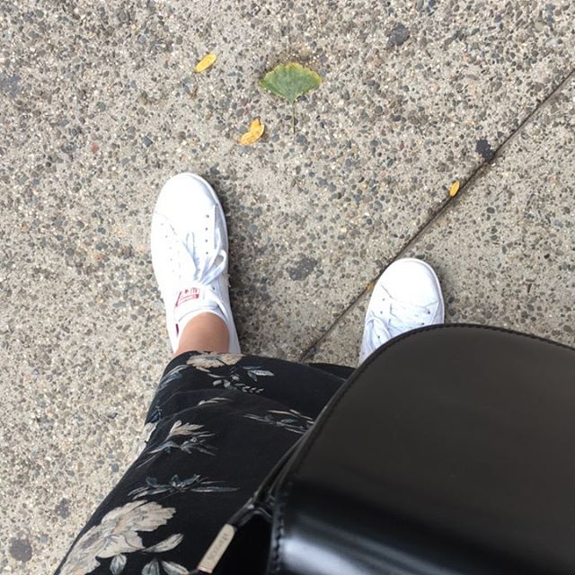 White sneaker and skirt kind of day.. #pullandbear #converse #brooklyn #nyc