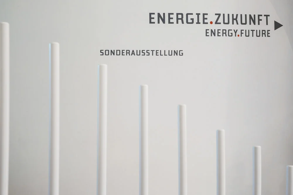 eez-gestaltung-beschriftung-wand-gipskarton-bemalt.jpg