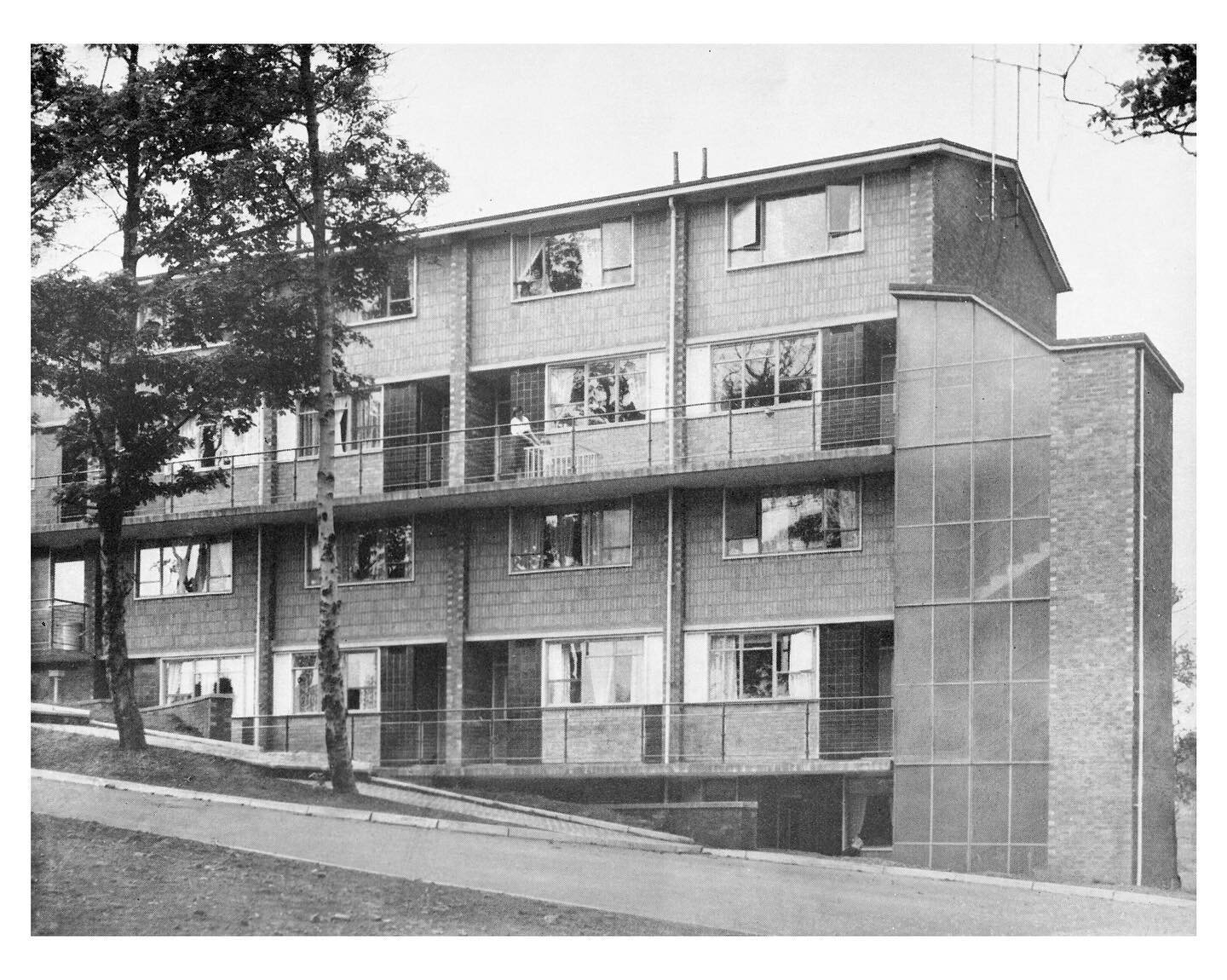 .
Maisonette Block, Busk Meadow, Sheffield.
J.L. Womersley (City Architect)
.
The Brick Bulletin, March 1958