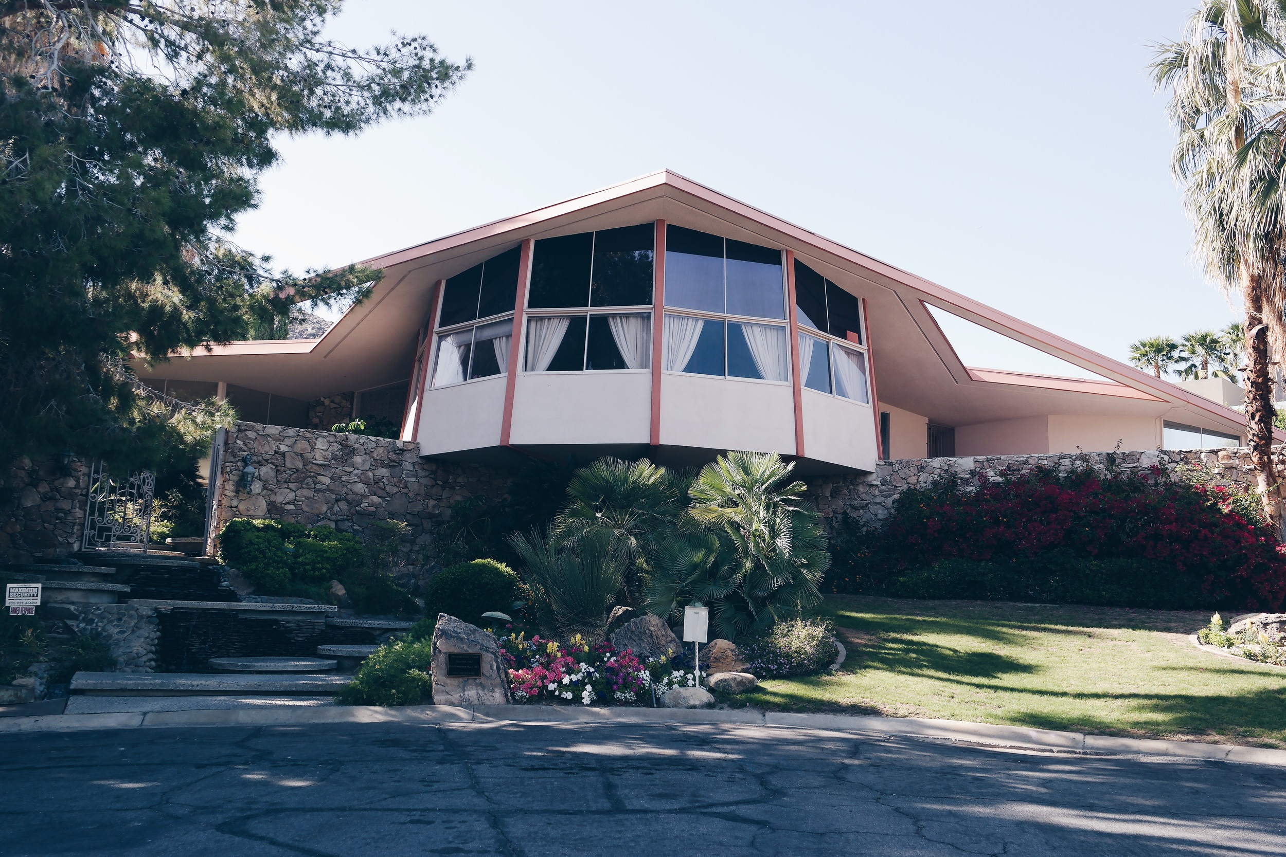 Elvis' Honeymoon Hideaway