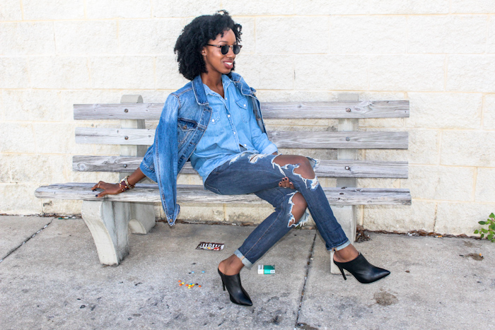 1. Make it a Triple Make it a triple denim look by adding on an additional layer of denim. To add a final touch of denim it may be an additional layer such as a jean jacket, shirt or vest. Or maybe a small touch such as a denim bag, sneakers, or baseball cap.