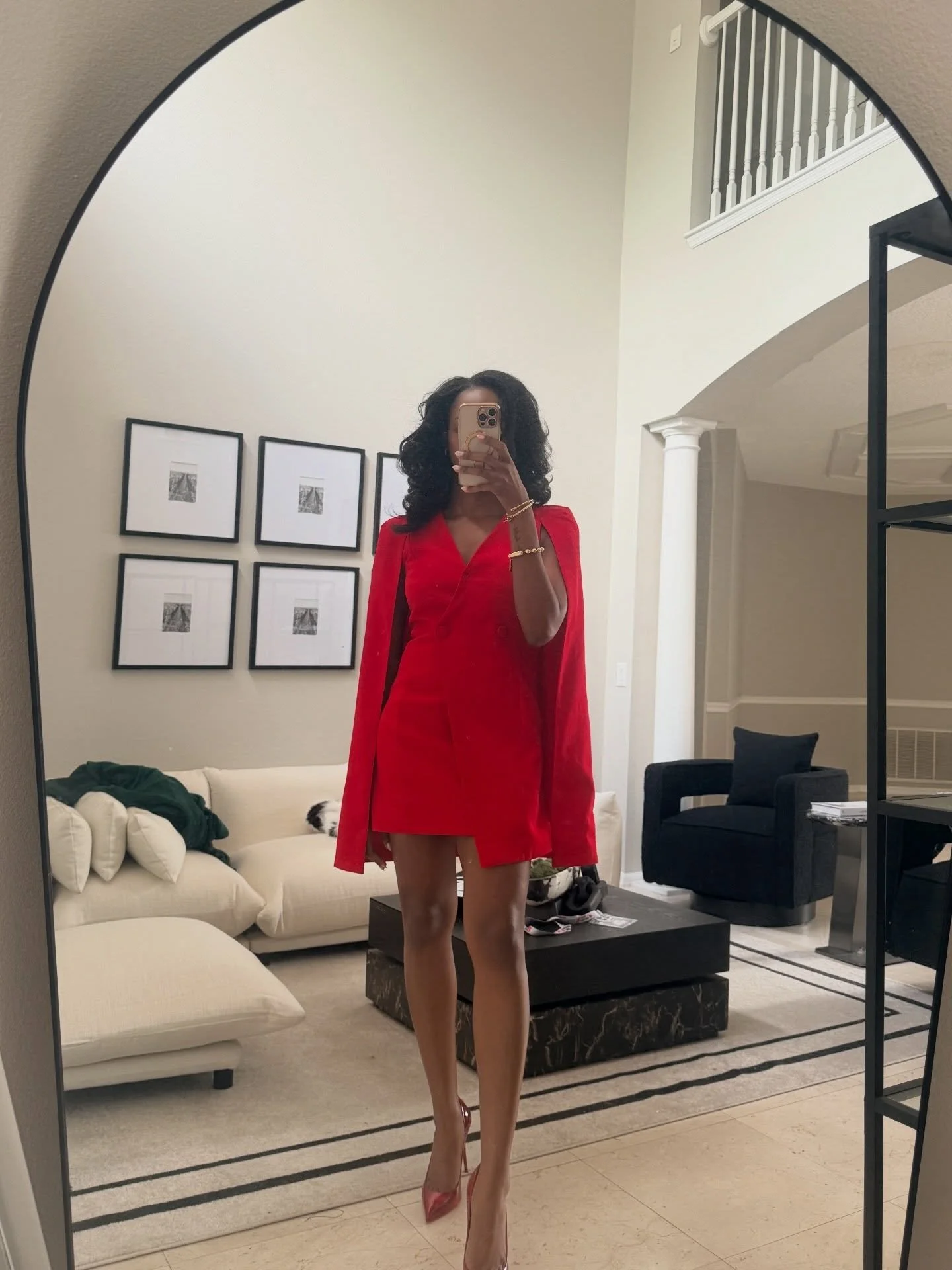 Month in review March 2026
1. A 🌹moment
2. Going live like it&rsquo;s my job- Meet me Sunday nights live (TT)
3. Sleek work fit
4. Client sessions are half jokes half hard work
5. When doing NYC for work Newark airport > JFK
6. Call me Ms. Zoom
7