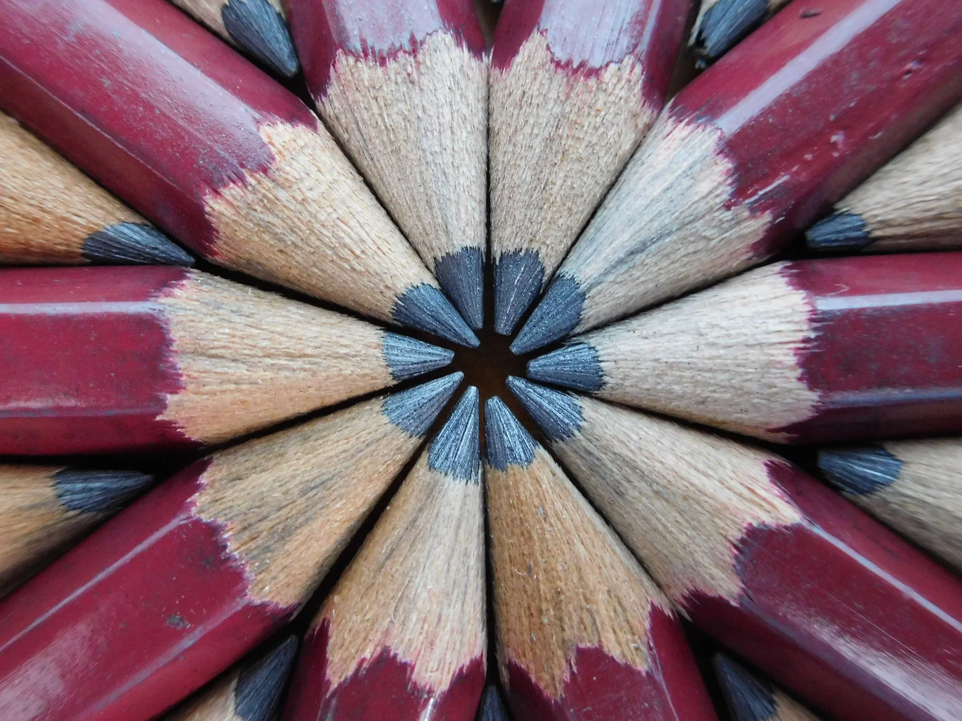 pencils-1097436_1920.jpg