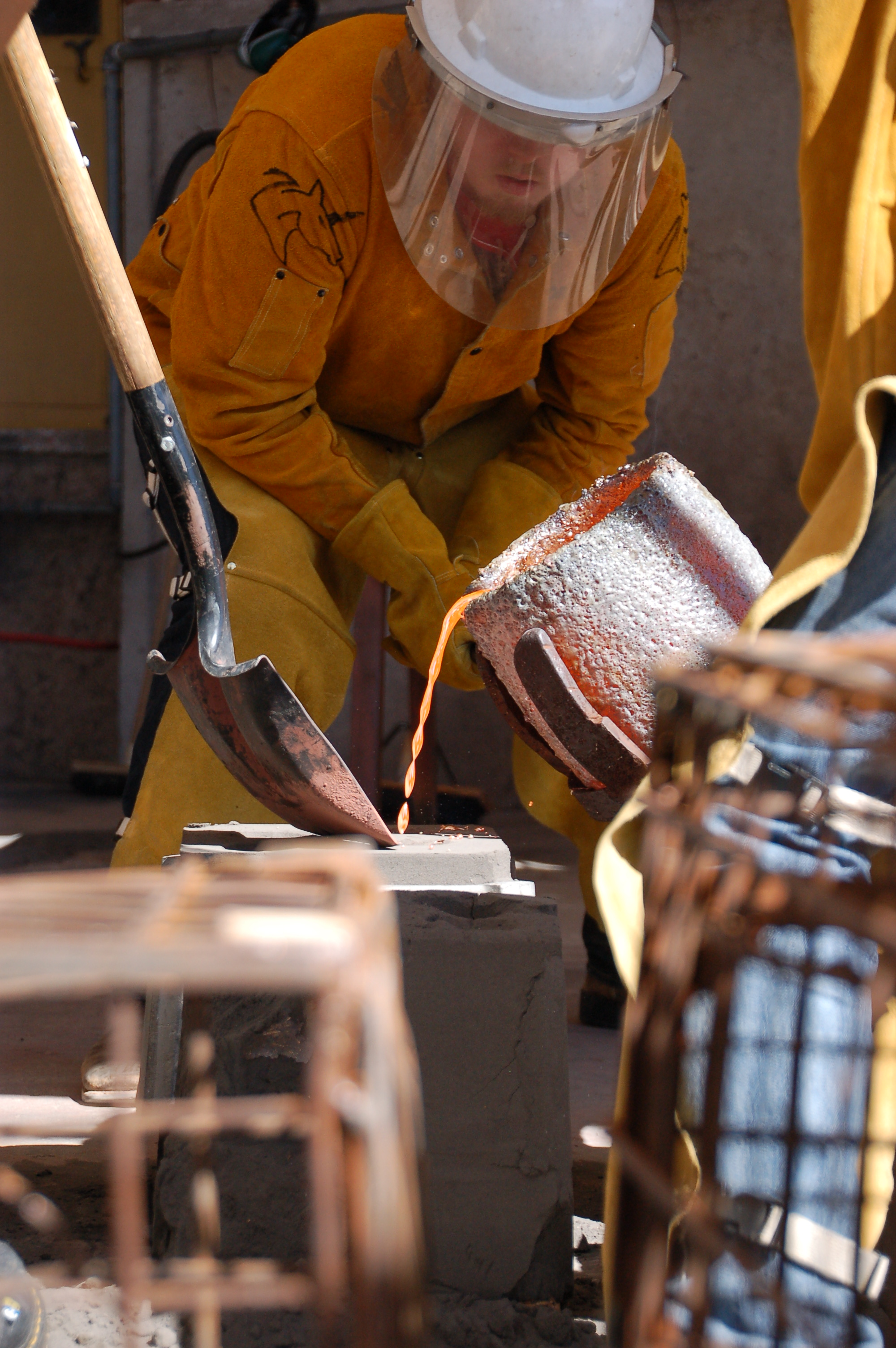 Brass pour