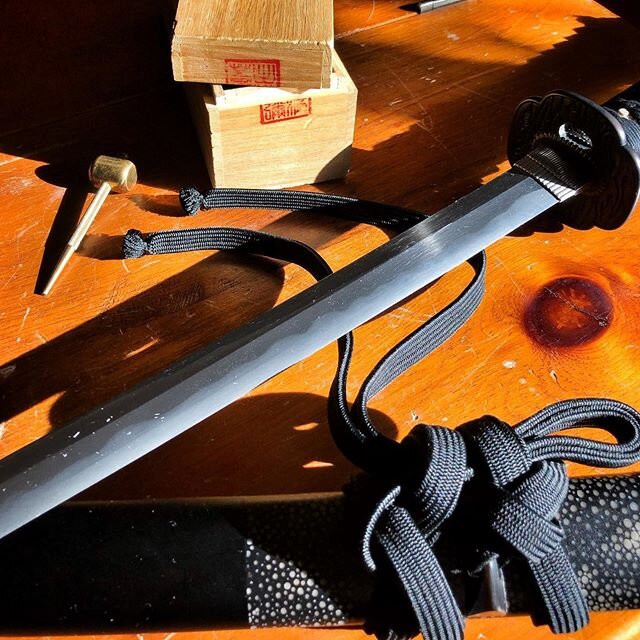 A koto (古刀) forged by the sword smith Fuyuhiro 冬広 in the mid-1500s (戦国時代) #剣術 #剣道 #日本刀 #居合 #居合道 #居合術 #抜刀術　#古流　#古武道　#古武術　#心影流　#清心武館 #kenjutsu #kendo #katana #koryu #kobudo #kobujutsu #iai #iaido #iaijutsu #battoujutsu #japanesemartialarts #ottawamarti