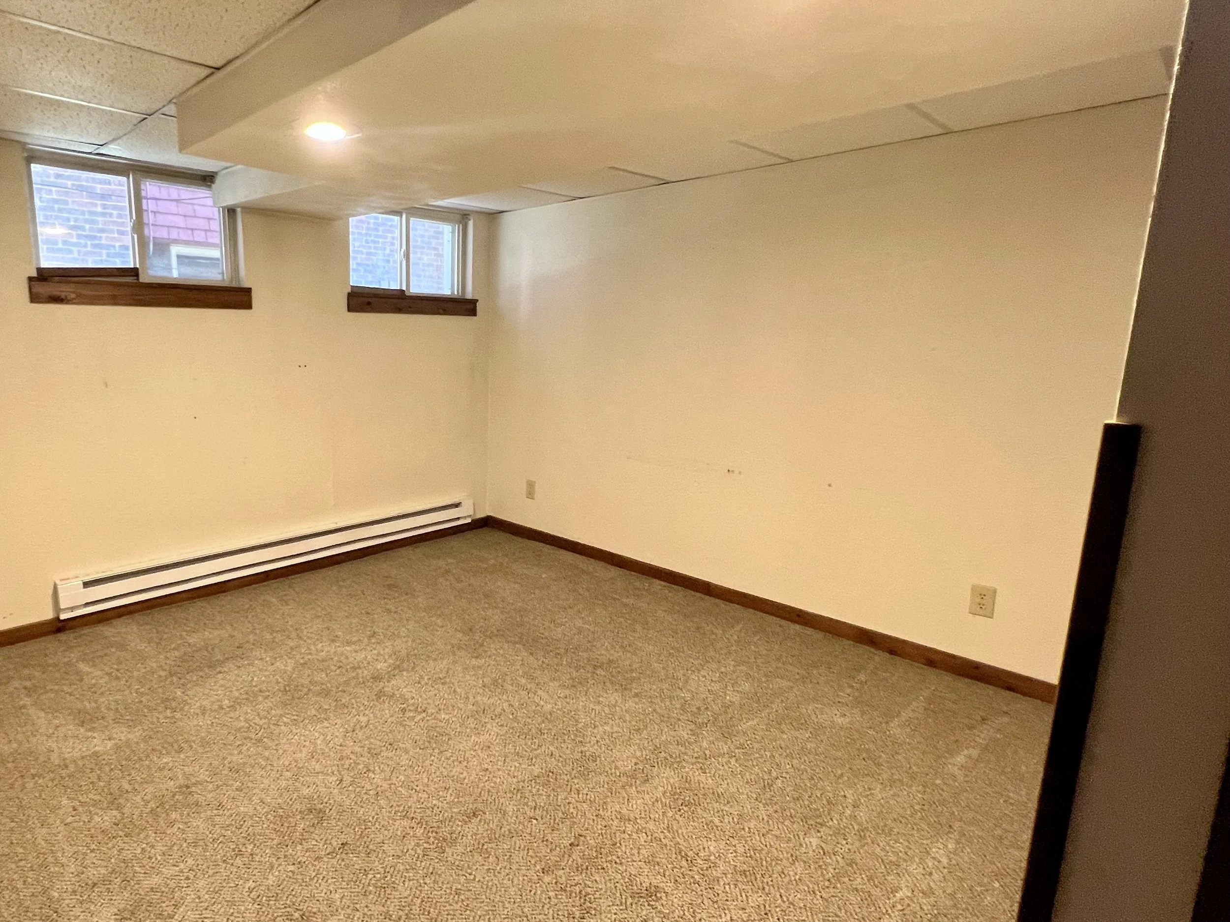 1023 University apt livingroom.jpeg