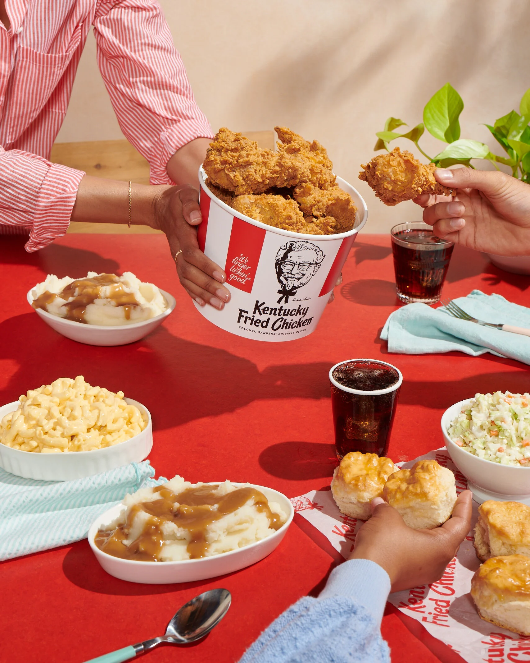 4. KFC_20_FU_SHARING_BUCKET_1_0449.jpg