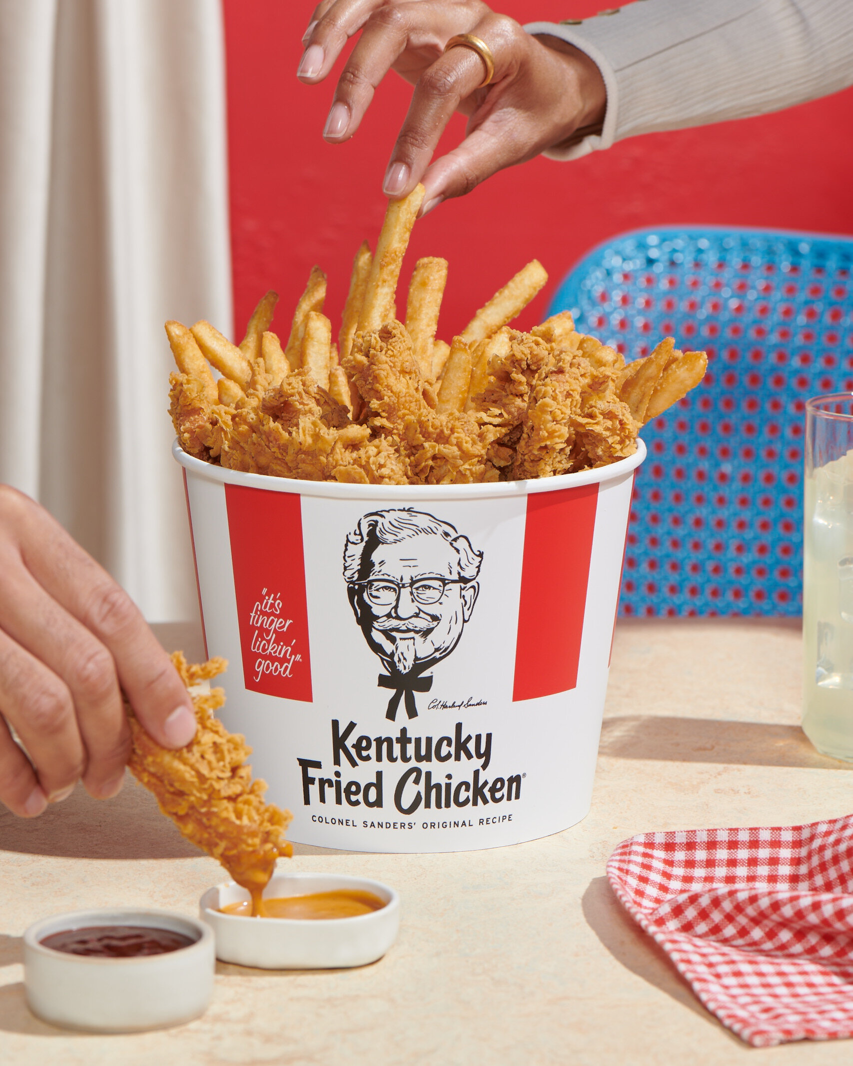 6A. KFC_TENDERS_GRABBING_A_PIECE_2_0587.jpg