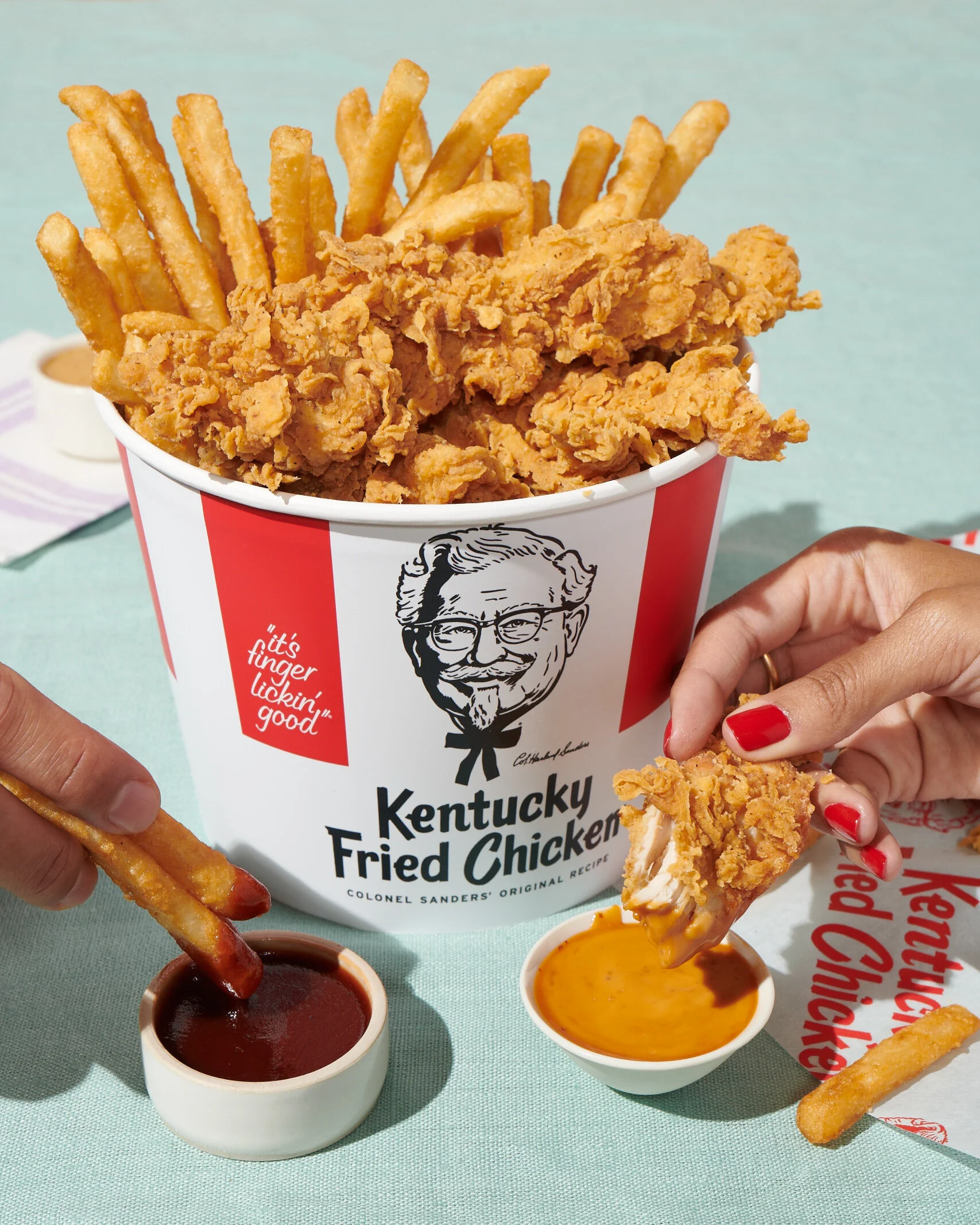8. KFC_TENDERS_DIPPING_2_0881.jpg