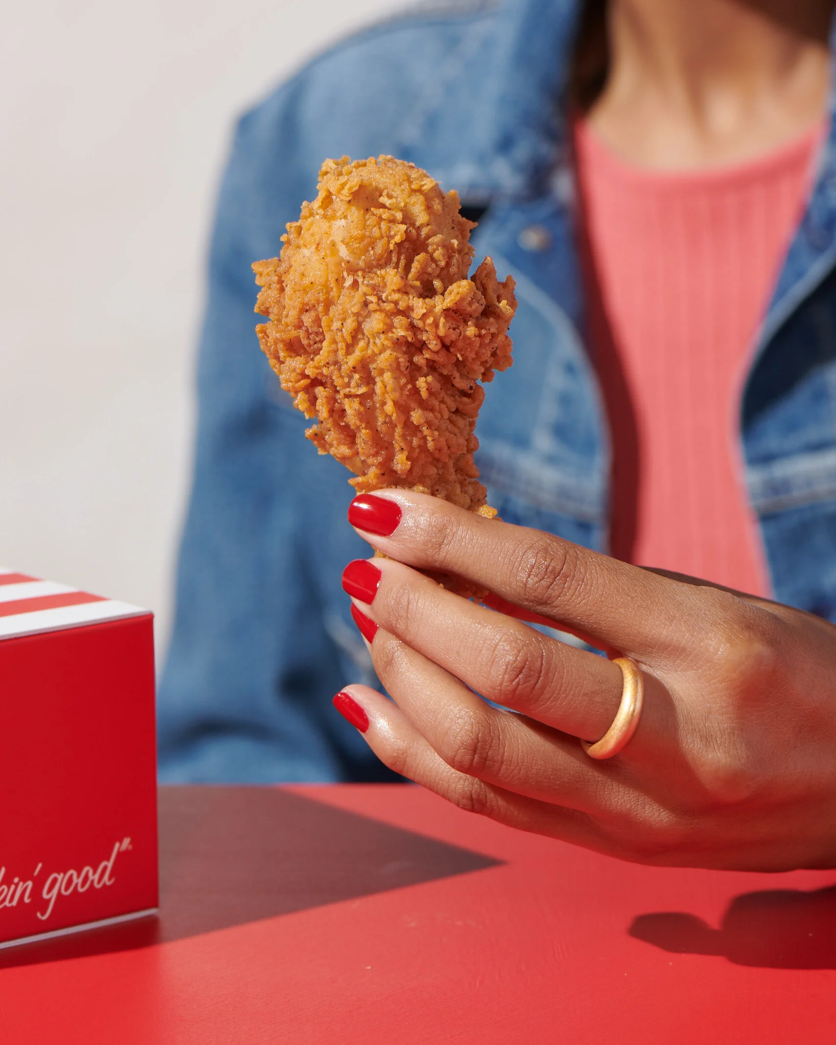 12. KFC_20_FU_DRUMSTICKS_IN_HAND_1096.jpg