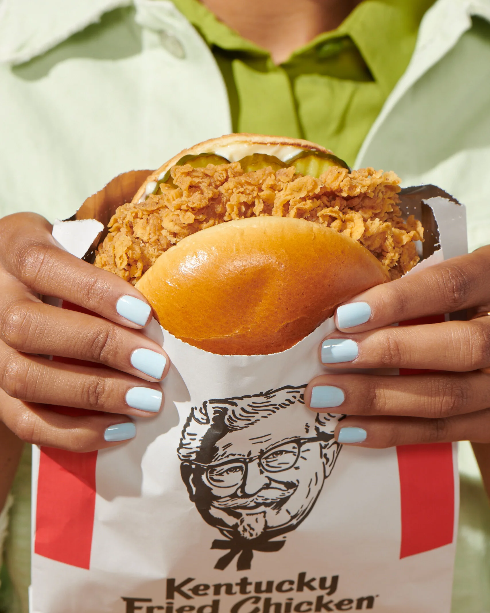 14. KFC_SANDO_IN_HANDS_1_1231.jpg