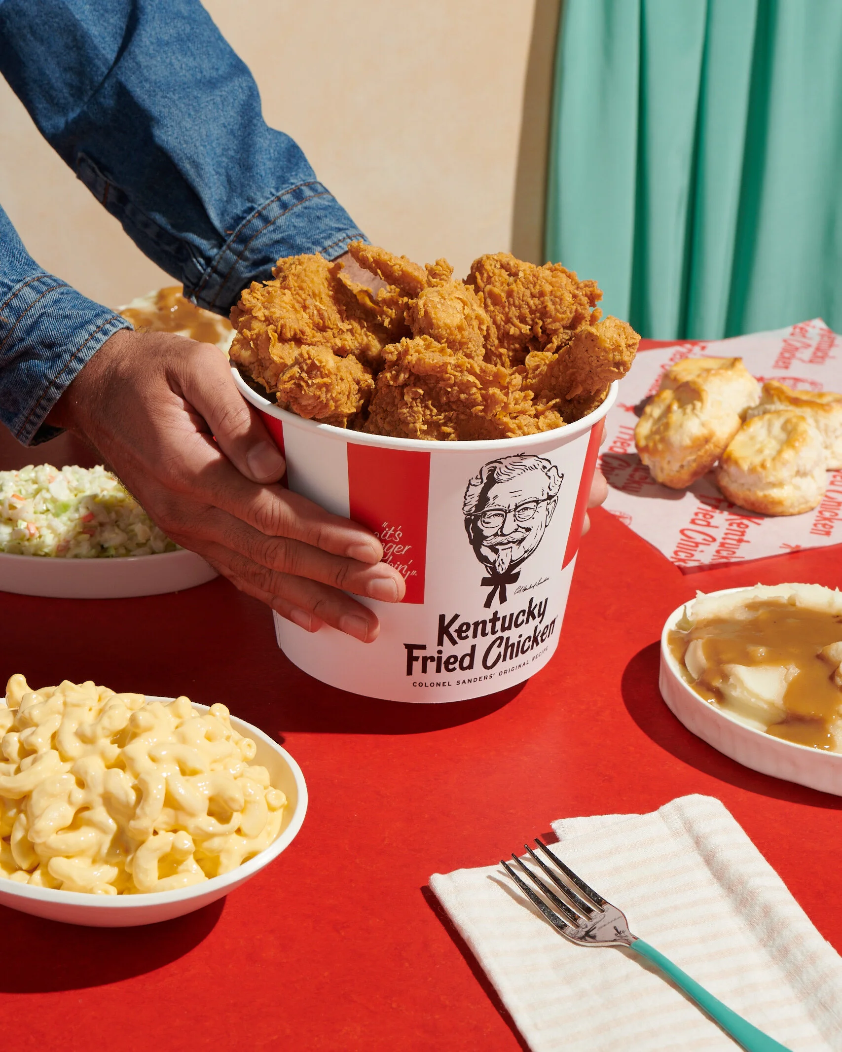 26. KFC_20_FU_45_DEGREE_BUCKET_2_2141.jpg