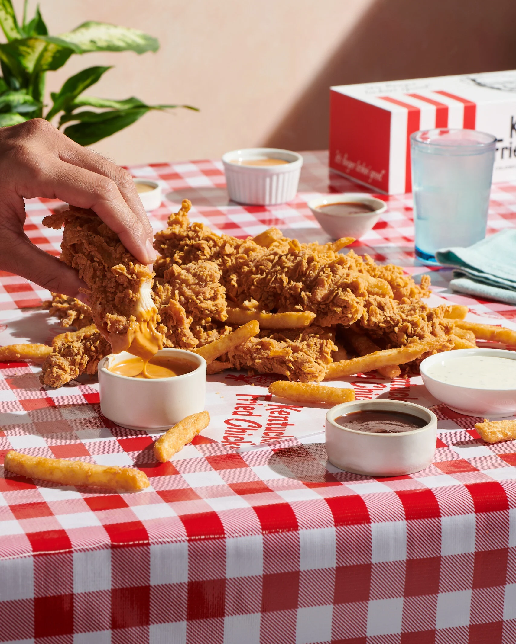 32. KFC_TENDERS_PILE_FRIES_2901.jpg