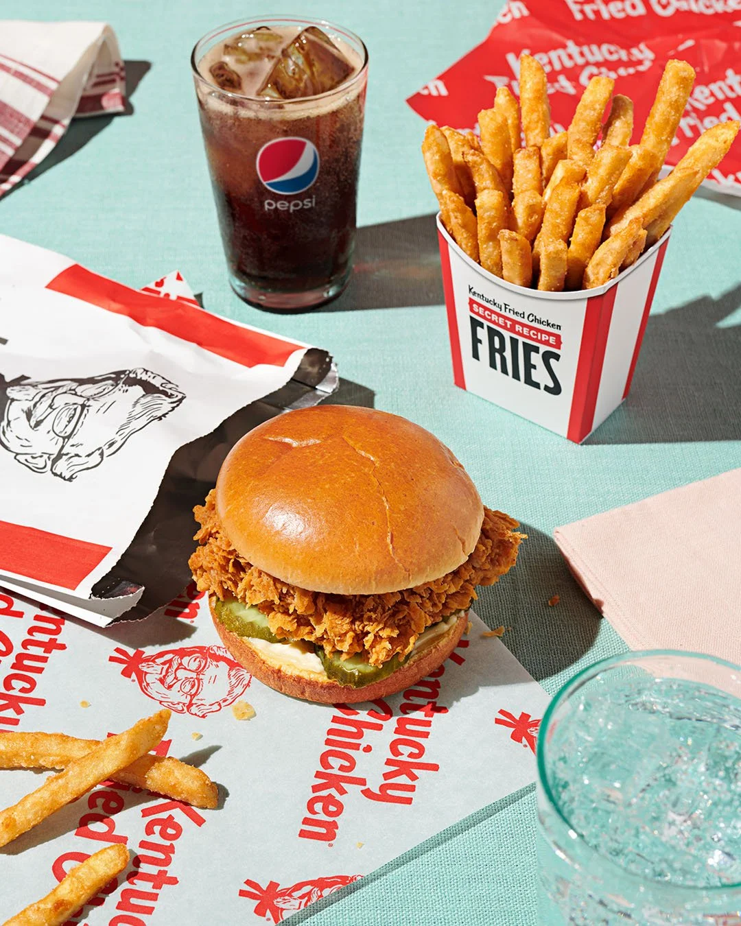 KFNPFOOK0891_KFC_SANDO_ON_TABLE_HERO_1_1694_QC_1080x1350.jpg