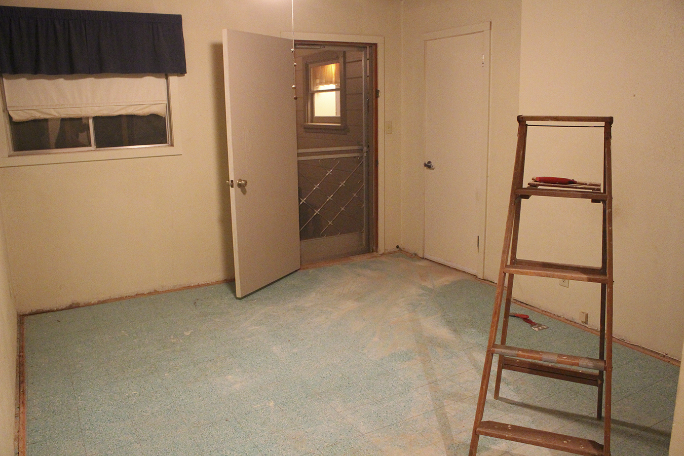 west bedroom 2.jpg