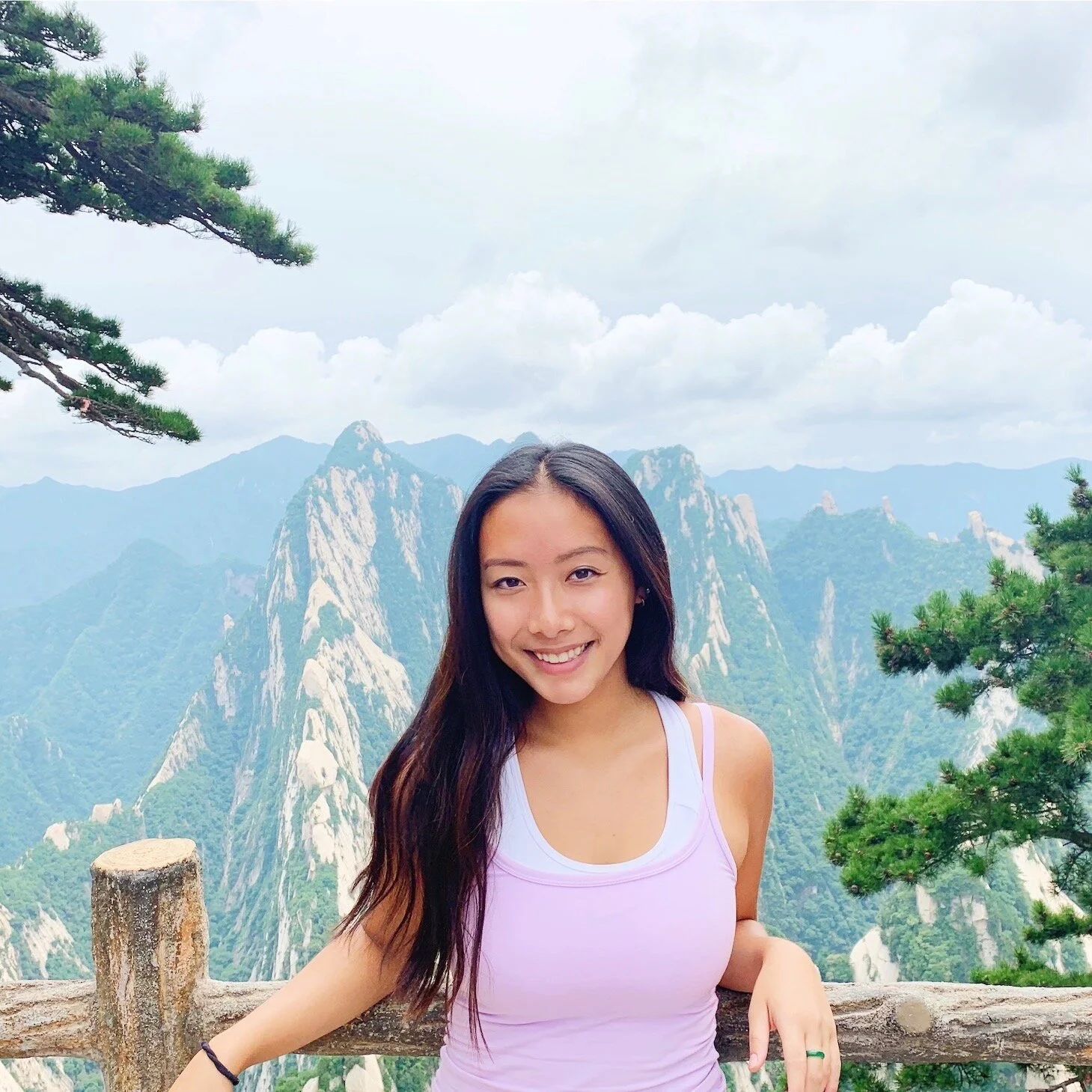 Kim Hua Pronouns: She/her/hers Academic Year: Freshman Major: Biology on the Pre-Med Track Hometown: Philadelphia, PA Cultural Identity: Chinese American “Exploring, working out, shopping, eating, and just having a good time”