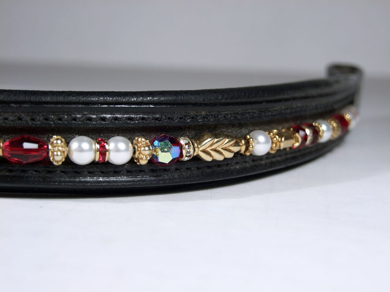 Tudor Garnet & Pearl Close Up
