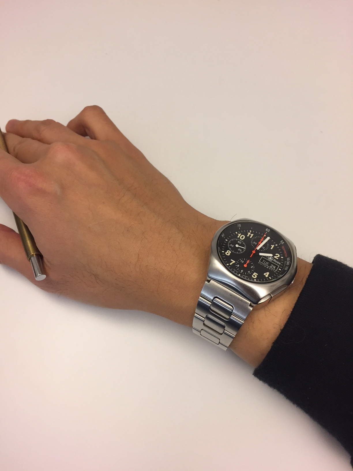 Here it is sitting comfortably on the wrist. You can read the time for half a mile away :)