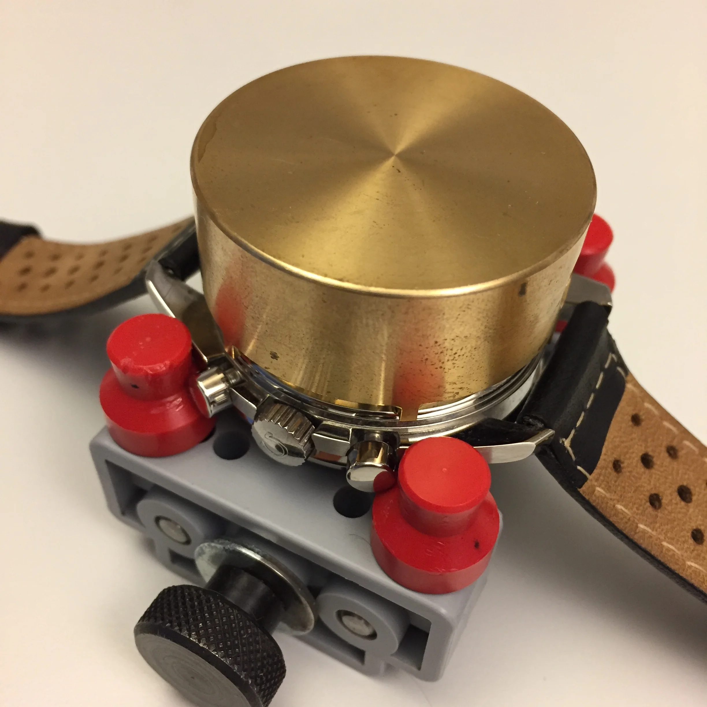 Fitting snugly to the caseback, the case opener in action. 