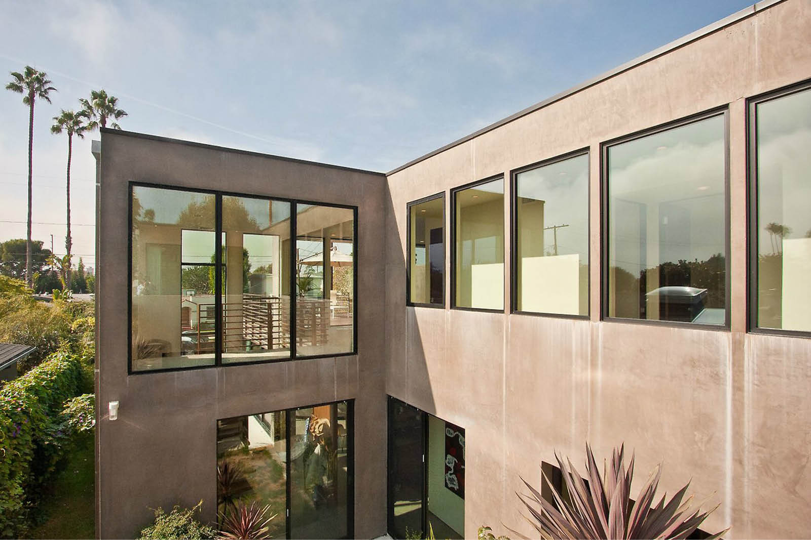 Modern Panelized Prefab Beach House | Venice California | Large Black Windows | RES4