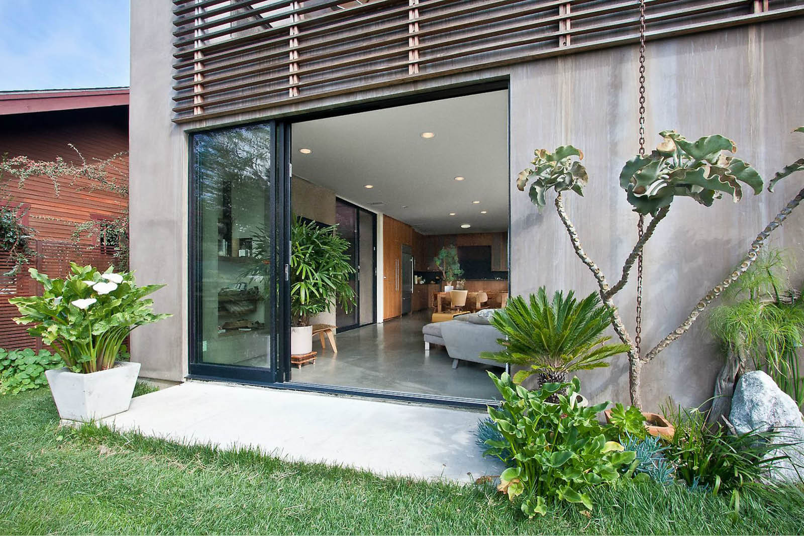 Modern Panelized Prefab Beach House | Venice California | Large Black Windows Living Room | RES4