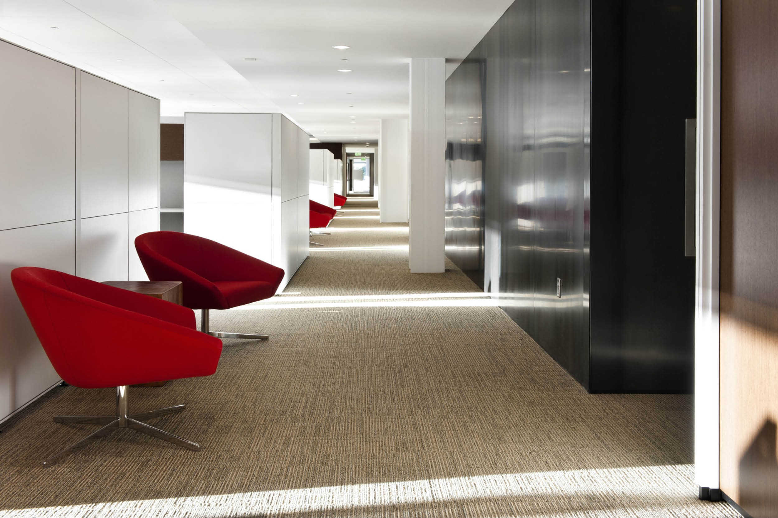 Modern Commercial Office | Open Office White Workstations Black Steel | RES4