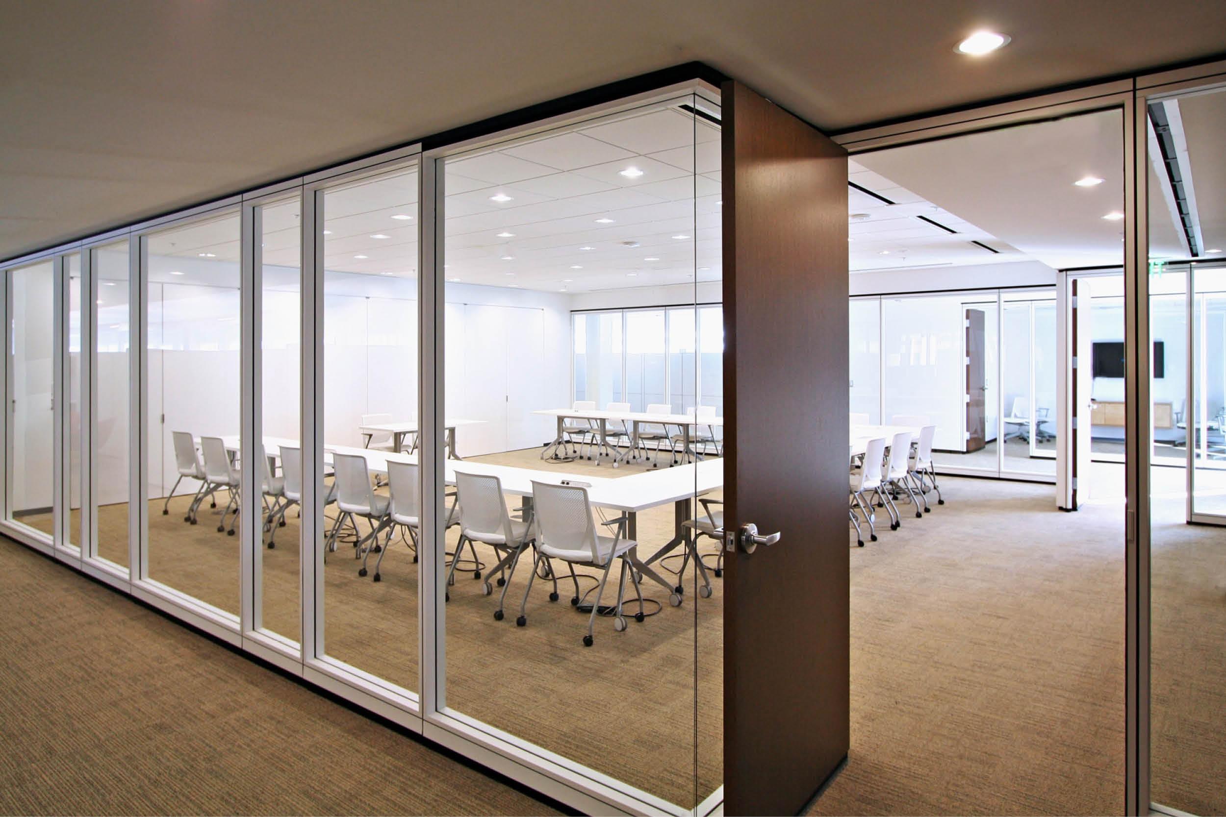Modern Commercial Office | White Glass Partitions Conference Room Classroom | RES4