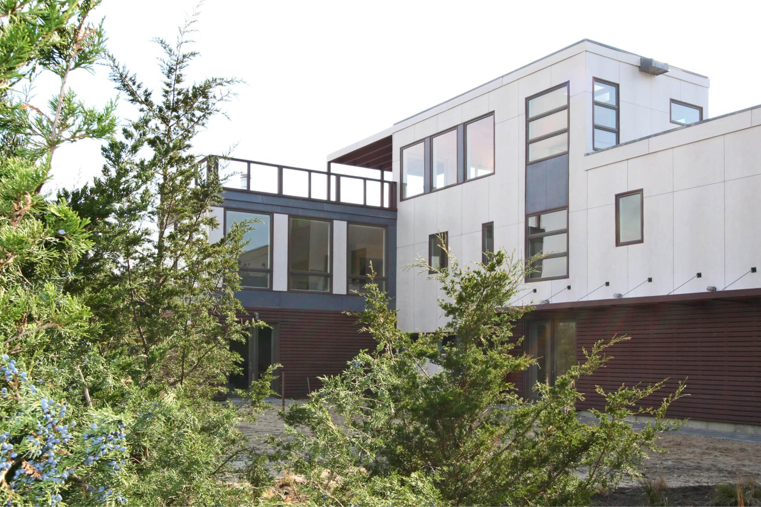 Modern Modular Prefab House | Hamptons Watermill New York | Artist Retreat | Cedar White Blue Siding Roof Deck Cable Rail | RES4