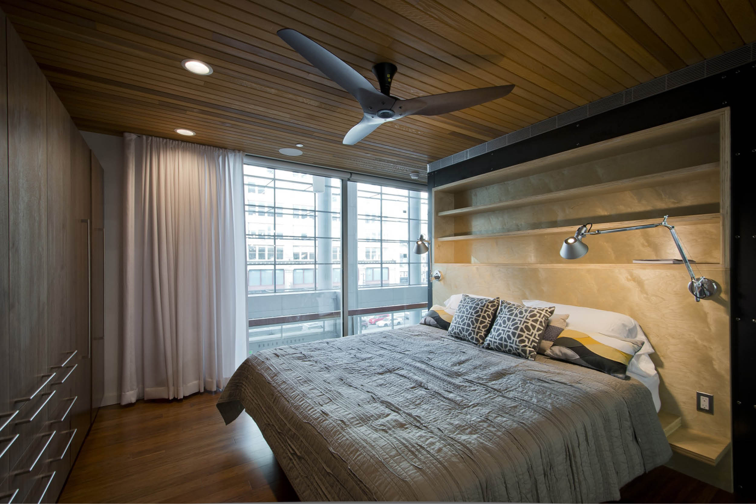 Modern Modular Prefab Cabin House | Greenbuild | Philadelphia | Bedroom Cedar Ceiling Built In Bed Sliding Doors | RES4