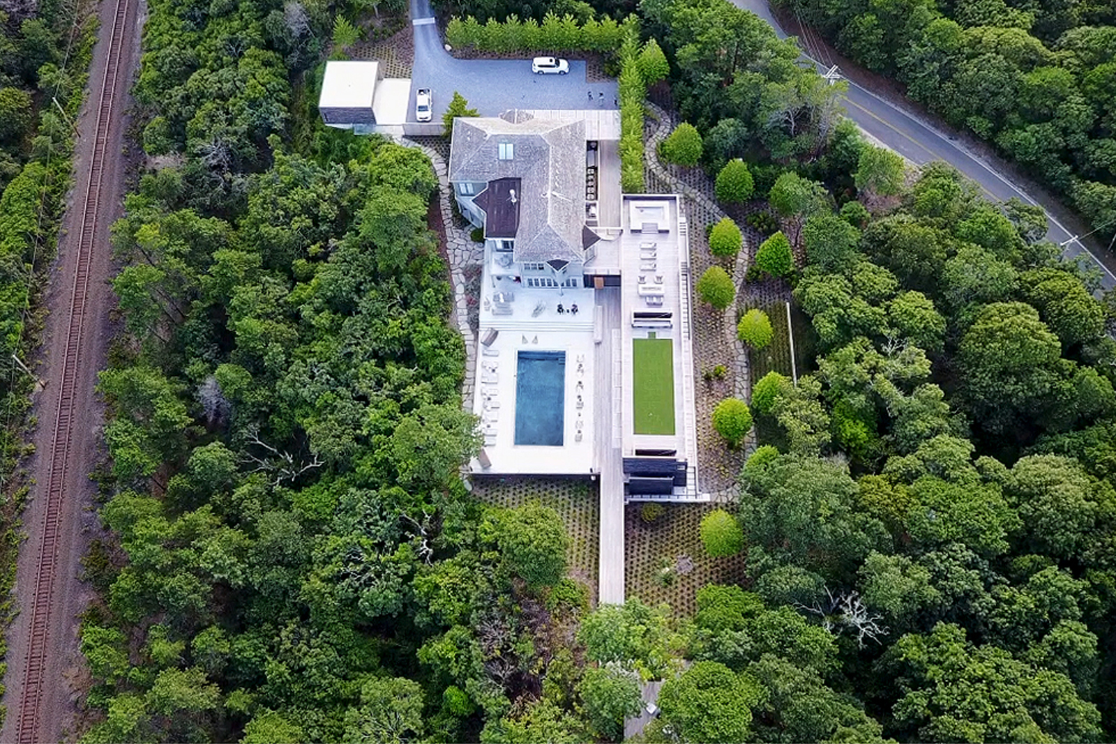 res4-resolution-4-architecture-modern-modular-house-prefab-amagansett-addition-exterior-site-aerial-view.jpg