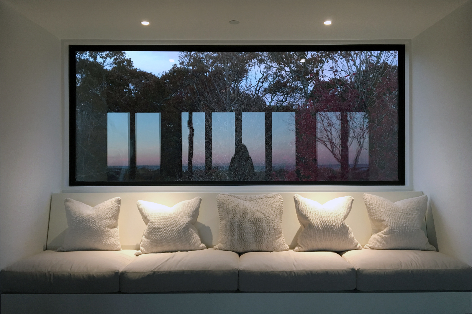 res4-resolution-4-architecture-modern-modular-house-prefab-amagansett-addition-interior-window-view-seating-lounge.jpg