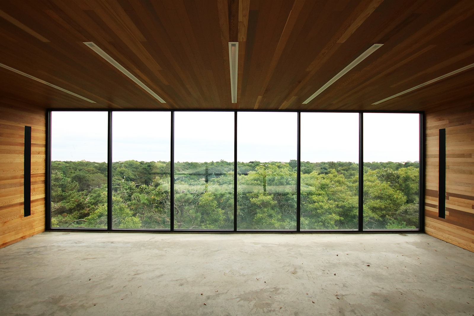 res4-resolution-4-architecture-modern-modular-house-prefab-amagansett-addition-garage-interior-view.jpg