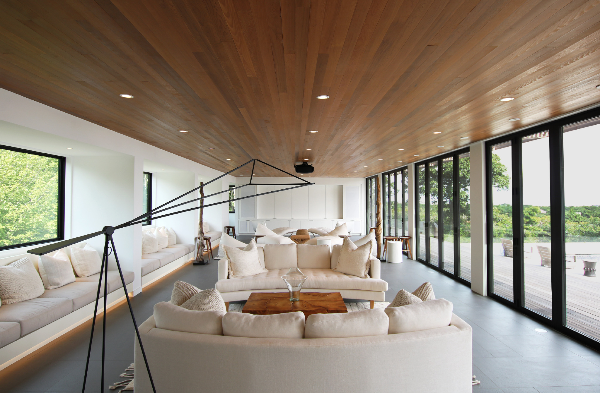res4-resolution-4-architecture-modern-modular-house-prefab-amagansett-addition-interior-living-room-lounge.jpeg