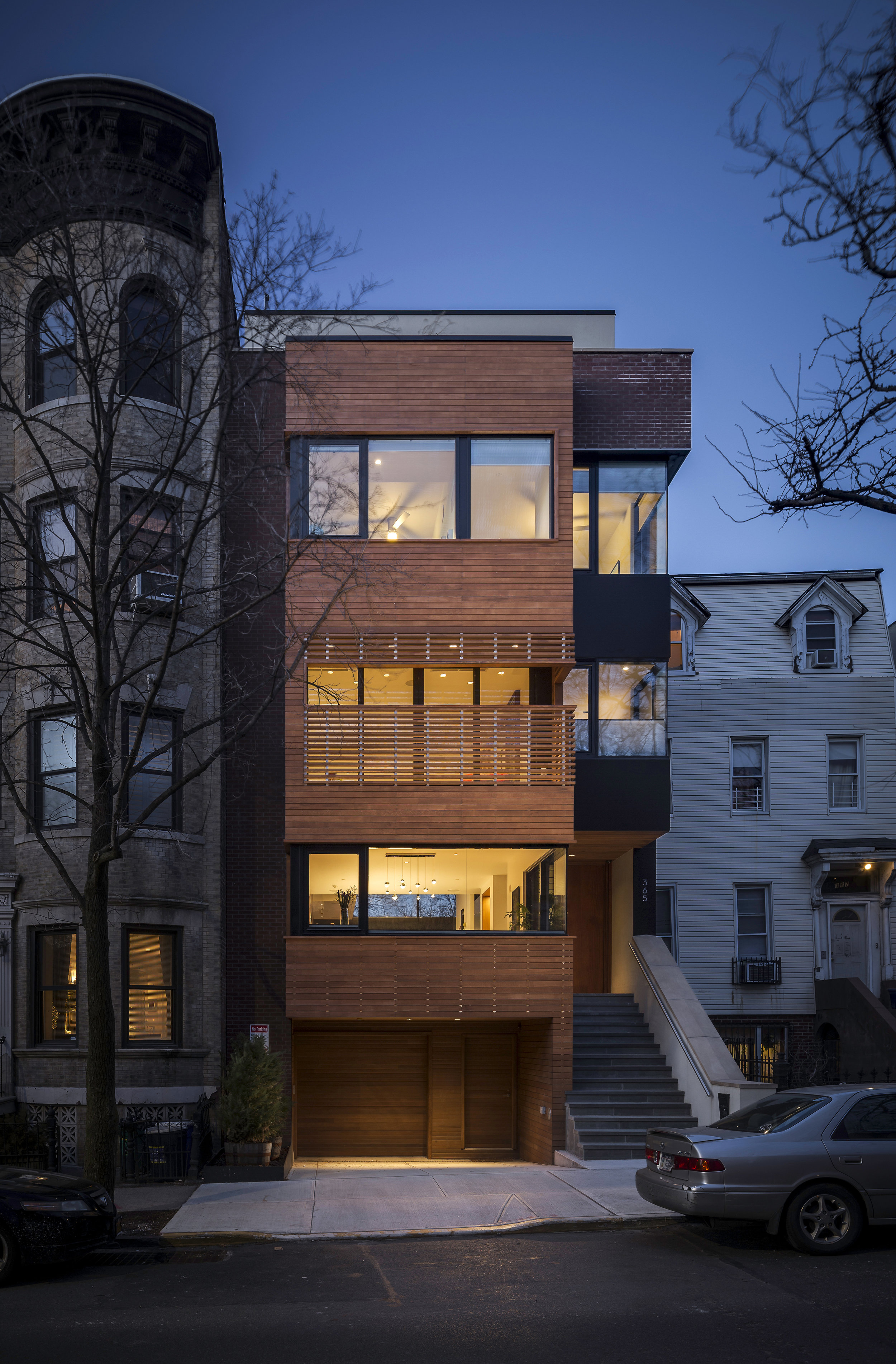 res4-resolution-4-architecture-modern-residential-park-slope-townhouse-exterior-facade-streetview-twilight.jpg