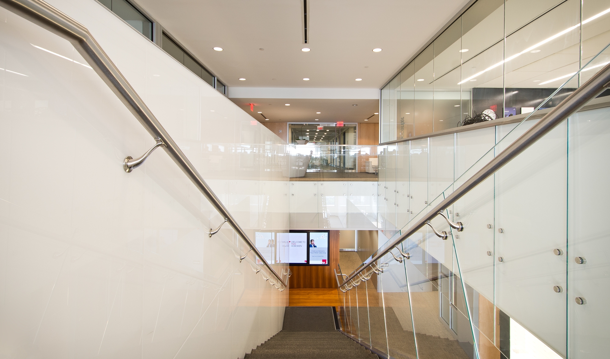 res4-resolution-4-architecture-modern-commercial-rms-riskmanagementsolutions-hoboken-newjersey-interior-office-stairs.jpg