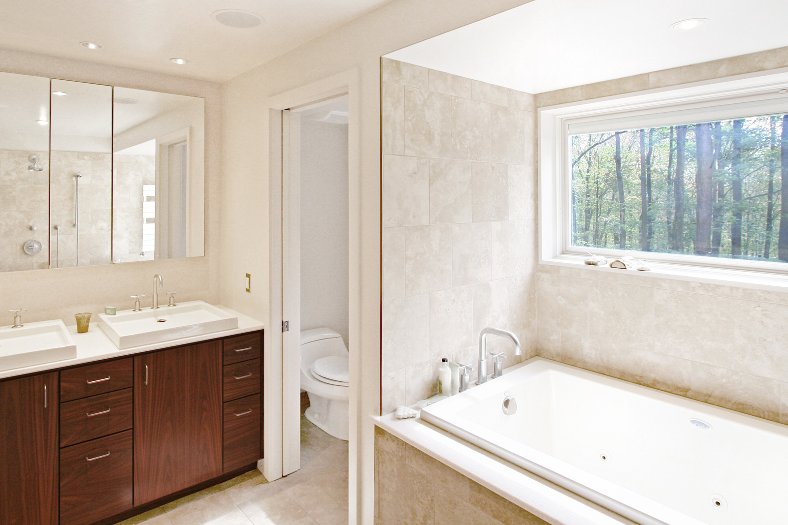 res4-resolution-4-architecture-modern-modular-house-prefab-harmony-hill-interior-master-bathroom.jpg